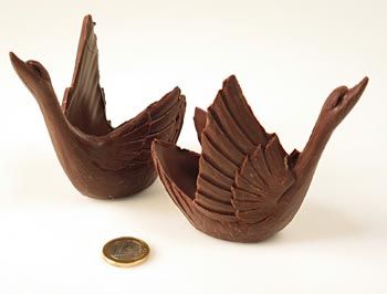Schokoladenform Schwan dunkel medium (9cm hoch) - 48 St - Karton - www.gourmet-versand.com