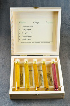 Kleine Gew�rzkiste Curry - 5 Currys von mild bis scharf, Altes Gew�rzamt, Ingo Holland - siehe Text - Holzkiste - www.gourmet-versand.com