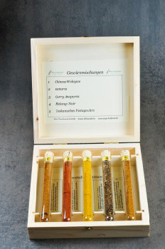 Kleine Gew�rzkiste Gew�rzmischungen - 5 Basismischungen, Altes Gew�rzamt, Ingo Holland - siehe Text - Holzkiste - www.gourmet-versand.com