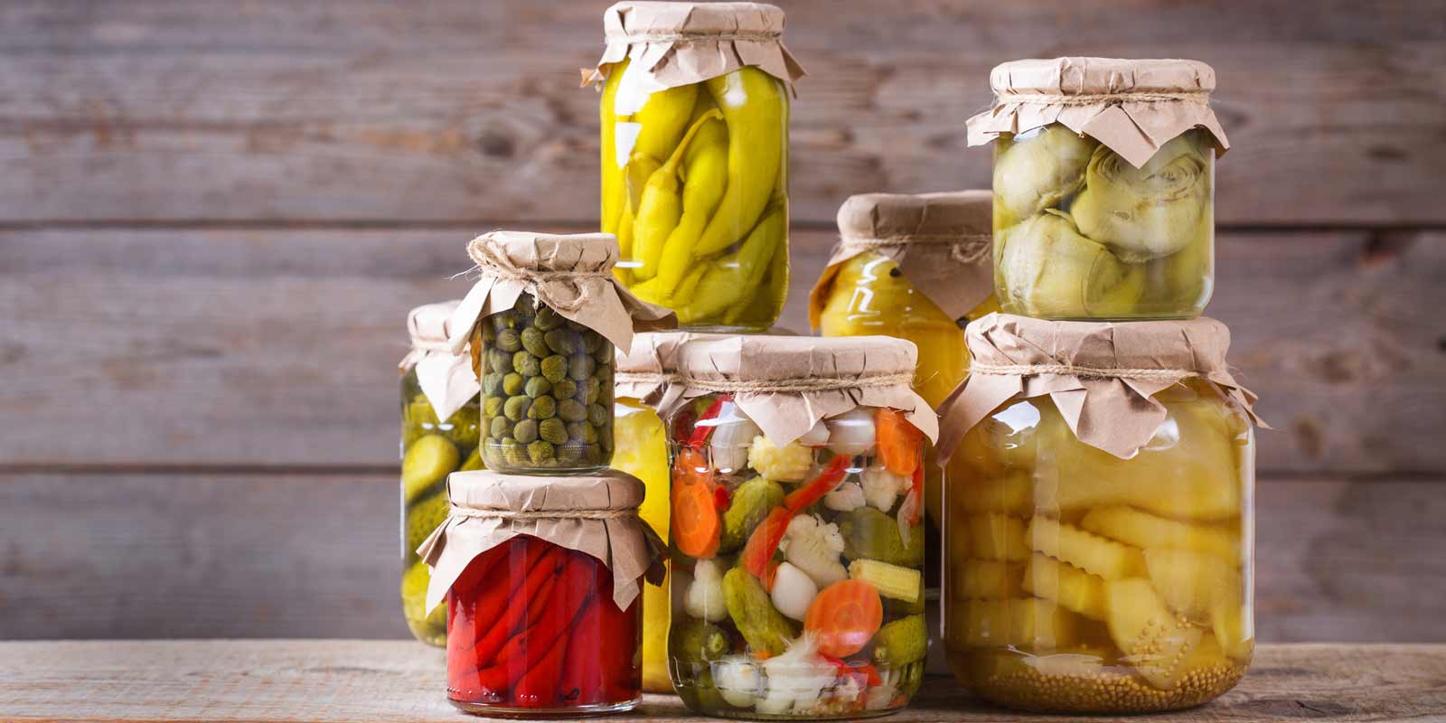 Kiszone warzywa i owoce Rozne produkty marynowane, ktore dzieki tej obrobce zapewniaja wyjatkowe doznania smakowe. Kiszone warzywa i owoce Rozne produkty marynowane, ktore dzieki tej obrobce zapewniaja wyjatkowe doznania smakowe.