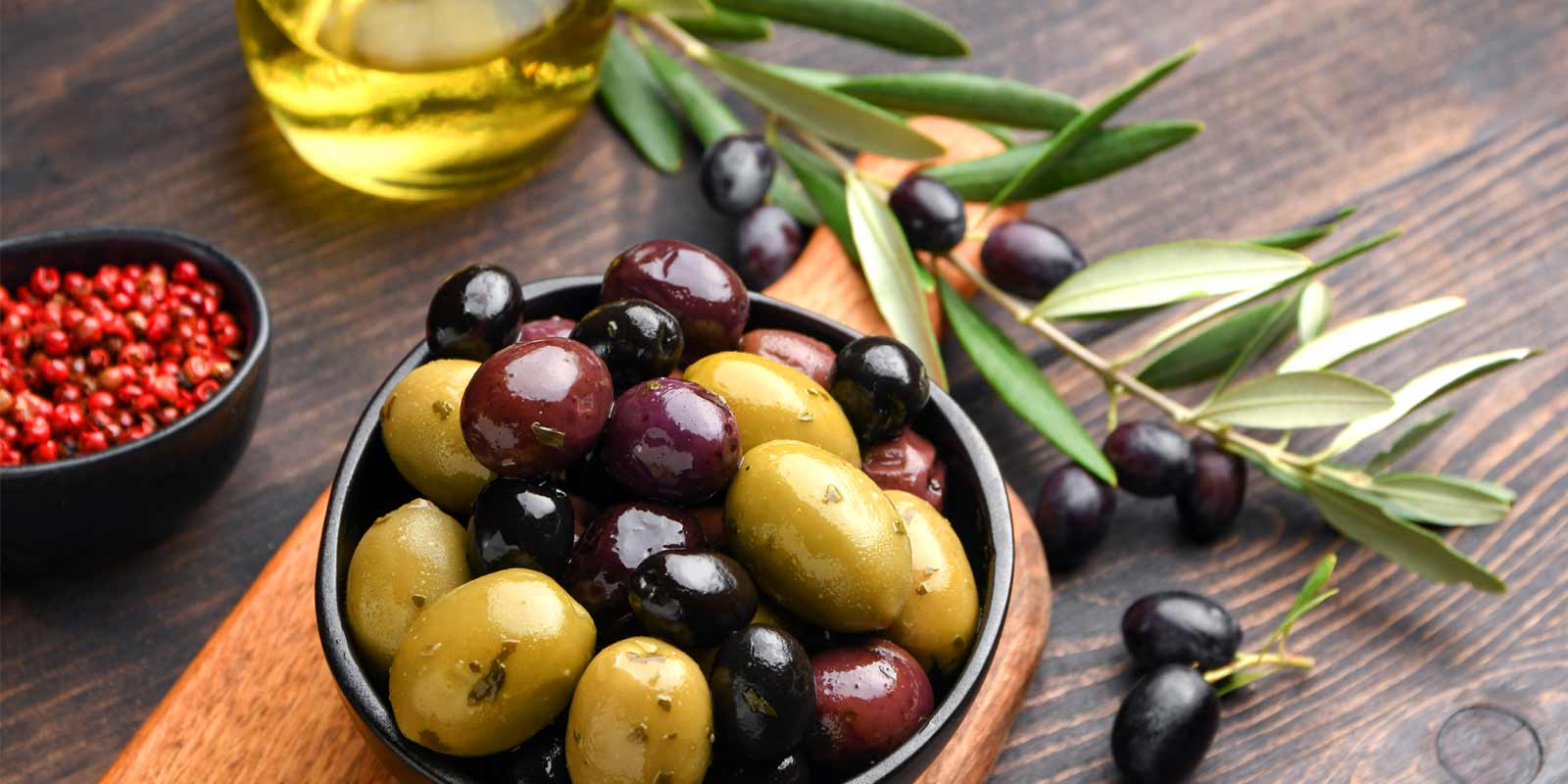 Olive / oljcne paste zelene olive, crne olive, olive Kalamata, olivne kreme in stevilne druge vrste in velikosti oliv itd. Olive / oljcne paste zelene olive, crne olive, olive Kalamata, olivne kreme in stevilne druge vrste in velikosti oliv itd.