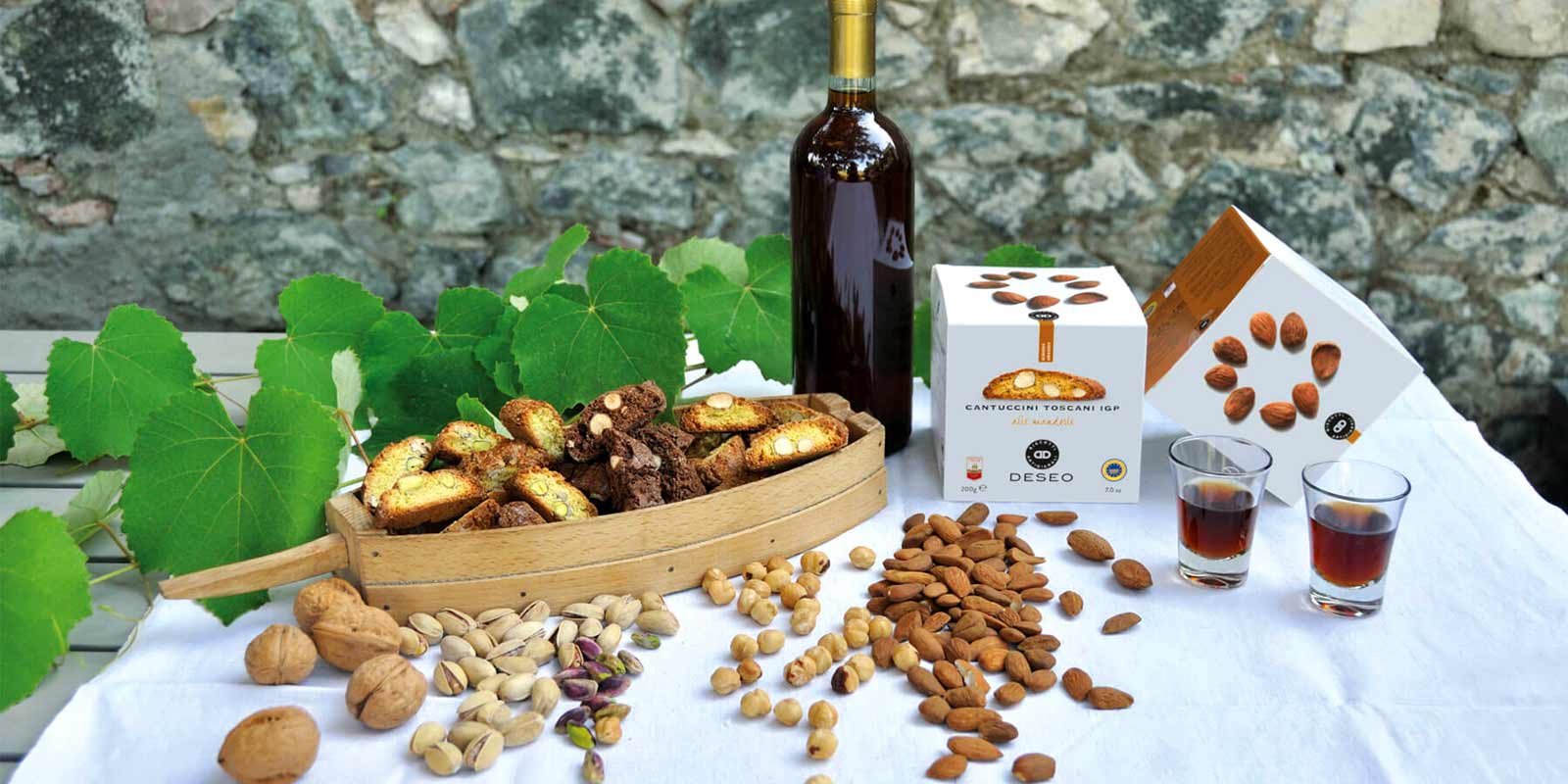 Deseo kolacici, krekeri, cantuccini Prepustite se vjestom stvaranju Deseo kolacica, krekera i cantuccina, izradenih prema klasicnim toskanskim receptima. Ovi izvrsni Deseo kolacici, krekeri i cantuccini impresioniraju svojom hrskavom teksturom i odabranim sastojcima, sto ih cini savrsenim prilogom kavi ili desertu. Donesite elegantne talijanske specijalitete izravno u svoju kuhinju s Deseo kolacicima, krekerima i cantuccinijima.