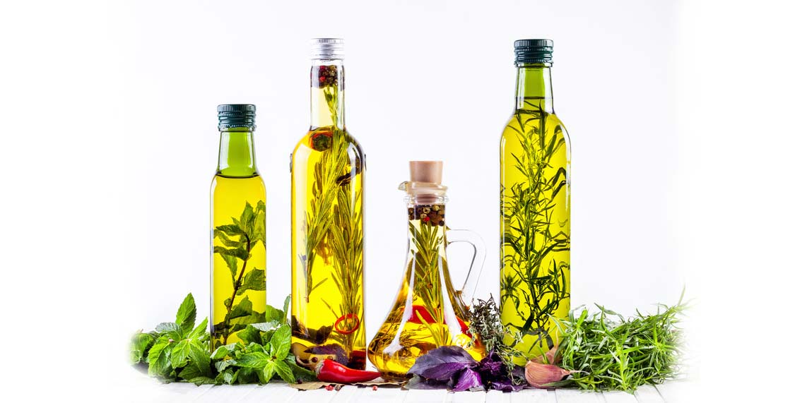 Öle auf Raps-, Sonnenblumen- und Olivenölbasis, aromatisiert - Zitronenöl
- Orangen-Öl
- Basilikum-Öl
- Curry-Öl
- Paprika-Öl
- Tomaten-Öl
