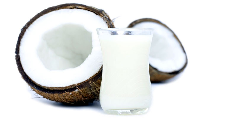 Kokoscreme und Kokosmilch Hier finden Sie verschiedene und köstliche Produkte der Kokosnuss.
