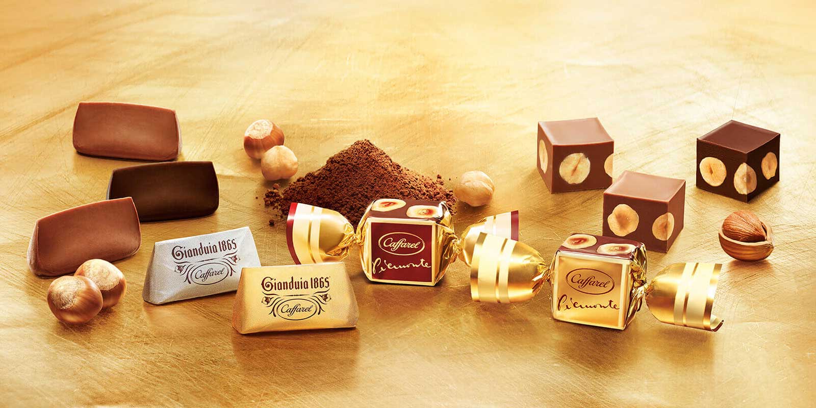 Caffarel aus Piemont, Süsswarenhersteller mit Leidenschaft 1826 eröffnete Paul Caffarel sein Geschäft in Turin, und dank ihm wurde die Stadt zu einer der Schokoladenhauptstädte.
In diesen Jahren anhaltender Kriege war Kakao in Europa eine seltene Zutat. Das Gianduiotto, die außergewöhnlichste Erfindung von Caffarel und eine der denkwürdigsten Spezialitäten in der Welt der Schokolade, wurde aus der Kombination von Kakao und gerösteten piemontesischen Haselnüssen kreiert.