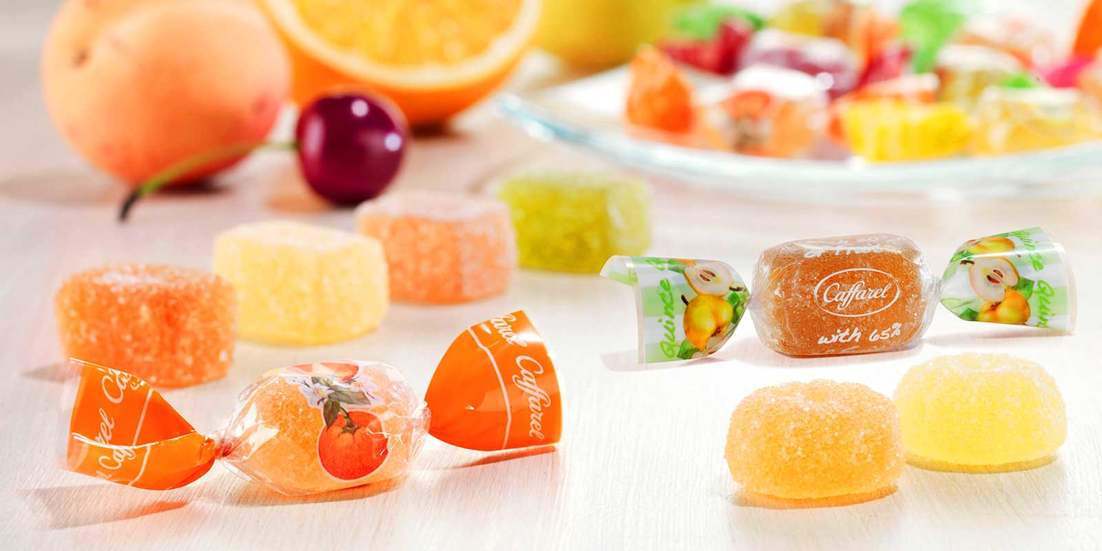 Caffarel Bonbons Süße ist nie genug. Caffarel beschließt, die ganze Sorgfalt, die sie der Schokolade widmen, auch in die Herstellung von Bonbons zu investieren. Immer mit der gleichen Caffarel-Qualität. Caffarel Bonbons Süße ist nie genug. Caffarel beschließt, die ganze Sorgfalt, die sie der Schokolade widmen, auch in die Herstellung von Bonbons zu investieren. Immer mit der gleichen Caffarel-Qualität.