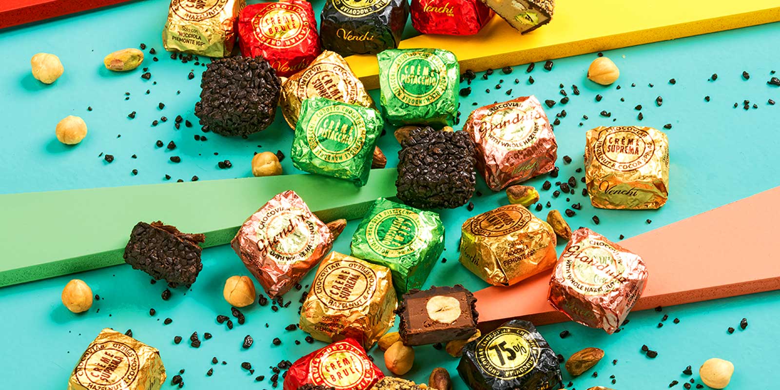 Venchi chokolader og praliner fra Piemonte Laekre, hjemmelavede og naturlige opskrifter designet til at hjaelpe dig med at nyde.
Siden 1878 har vi tilbudt oejeblikke af glaede hver dag i perfekt italiensk stil, vi taenker pa dit velbefindende.