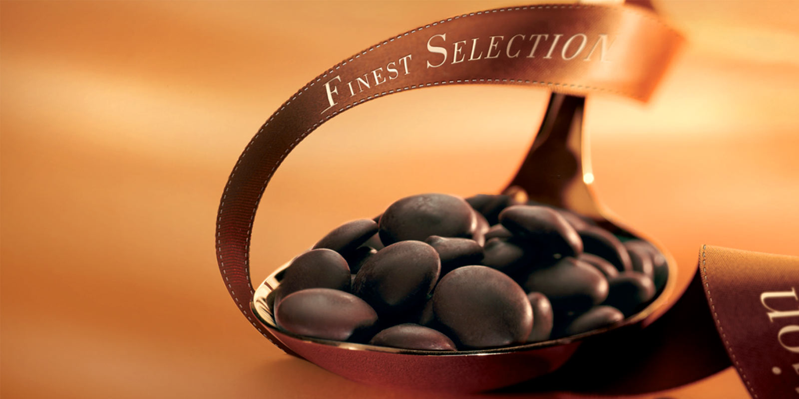 Cobertura de llet sencera Callebaut Callets, cobertura, callets-mel-llet sencera, xocolata per fonts de xocolata, etc. Cobertura de llet sencera Callebaut Callets, cobertura, callets-mel-llet sencera, xocolata per fonts de xocolata, etc.