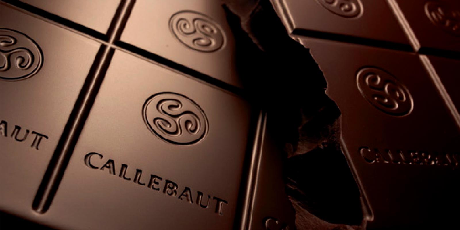 Callebaut Couverture, Produkte & Mousse Die Geschichte von Callebaut ist eng seit mehr als 120 Jahren mit Schokolade verbunden. Chocolatiers, Konditoren, Küchenchefs, Bäcker und Eisproduzenten schätzen diese Produkte.