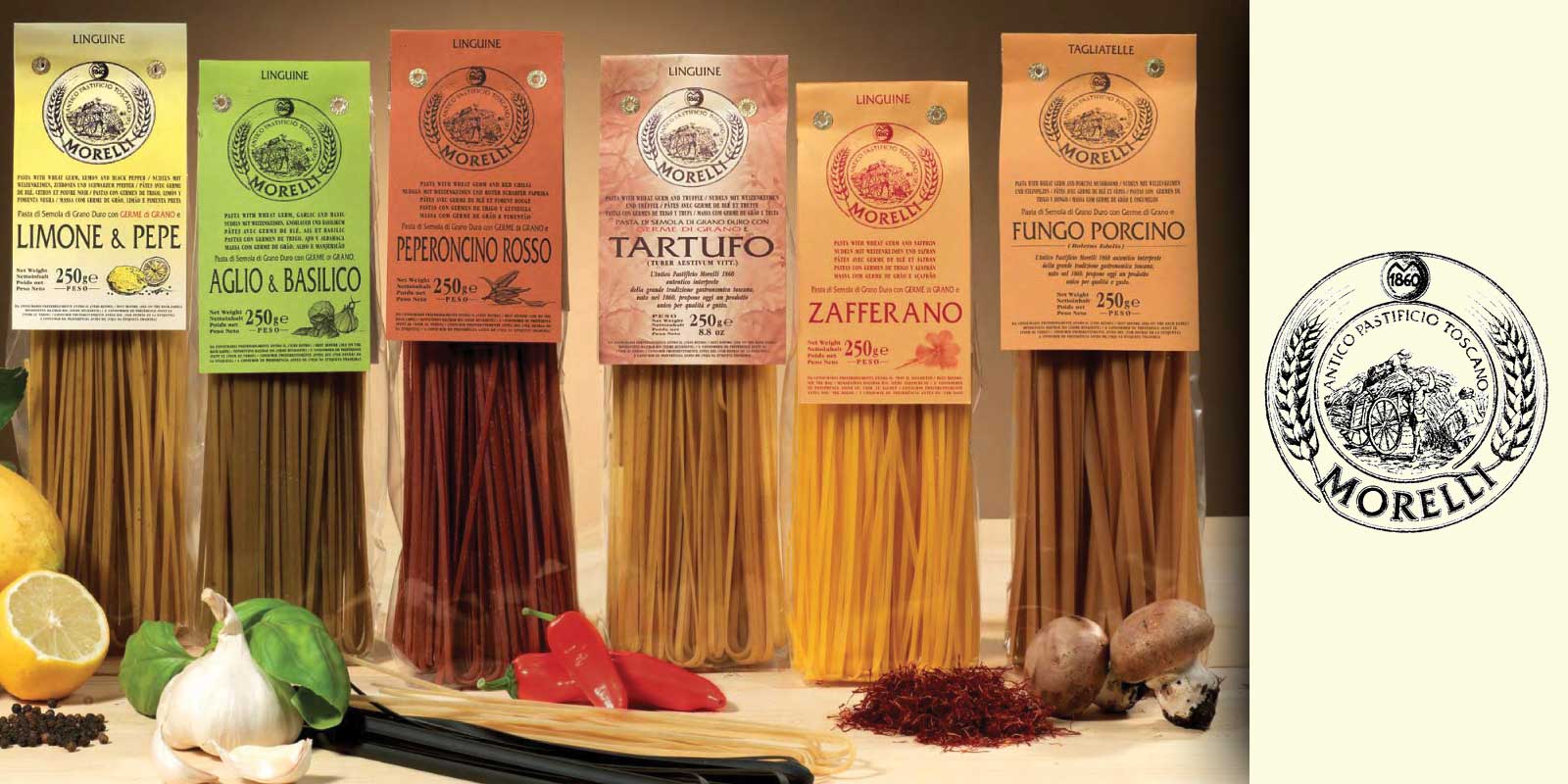 Morelli 1860 - Mie/Pasta dari Italia Produk dari pabrik pasta Morelli kuno memang unik. Rahasianya terletak pada bahan yang tidak ditemukan pada pasta biasa. Itu adalah bibit gandum, inti dari biji-bijian. Ini kaya akan vitamin E, vitamin D dan protein nabati.