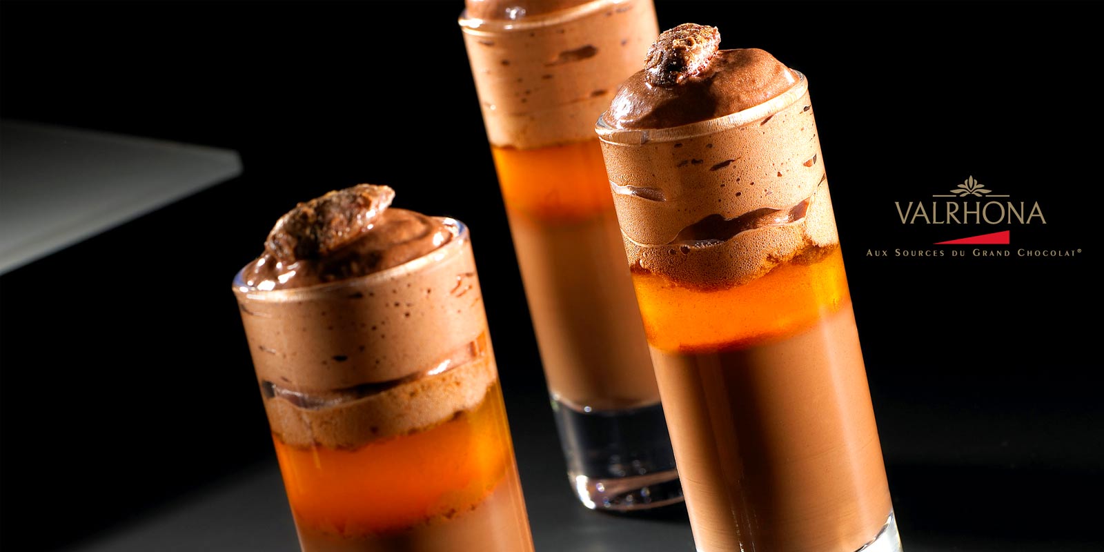 Valrhona Spezial Couverturen Valrhona Noir Orange, Valrhona Cafe Noir, Valrhona Couverturenriegel - Noir Orange, Valrhona Orange Lait- Vollmilch, etc. Valrhona Spezial Couverturen Valrhona Noir Orange, Valrhona Cafe Noir, Valrhona Couverturenriegel - Noir Orange, Valrhona Orange Lait- Vollmilch, etc.