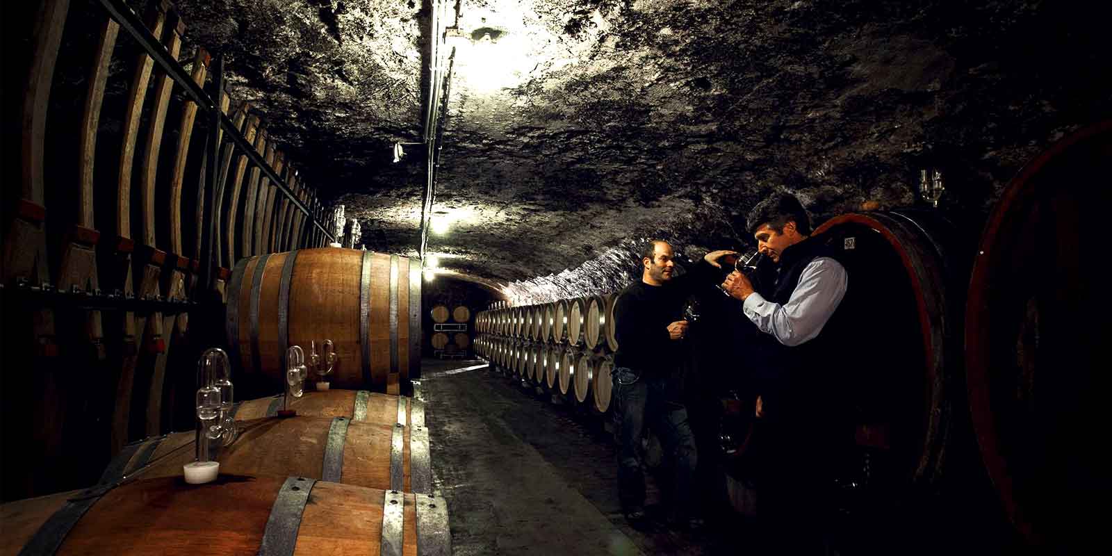 Weingut Kunstler - regiao vinicola de Rheingau Nao sao os valores analiticos que determinam a qualidade, mas sim o sabor das uvas, o aroma do mosto e, sobretudo, a harmonia dos vinhos.