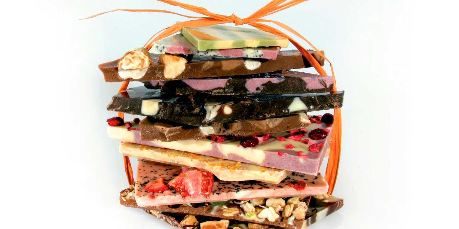 Coppeneur Cuvee Schokoladen Cuvee Chocoladen werden aus einer Assemblage von Cacaobohnen verschiedener Regionen oder Plantagen hergestellt, verfeinert mit ausgewählten Zutaten die der Chocolade eine fruchtige oder würzige Note geben. Coppeneur Cuvee Schokoladen Cuvee Chocoladen werden aus einer Assemblage von Cacaobohnen verschiedener Regionen oder Plantagen hergestellt, verfeinert mit ausgewählten Zutaten die der Chocolade eine fruchtige oder würzige Note geben.