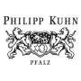 Domaine viticole Philipp Kuhn - Region viticole du Palatinat La famille de Philipp Kuhn vit a Laumersheim depuis le XVIIe siecle. Leurs vignobles sont situes ici et dans les villages environnants : a Laumersheim, Grosskarlbach et Dirmstein. Depuis 1992, Philipp Kuhn Junior, alors age de vingt ans, est responsable de la viticulture et de la gestion de la cave du domaine.