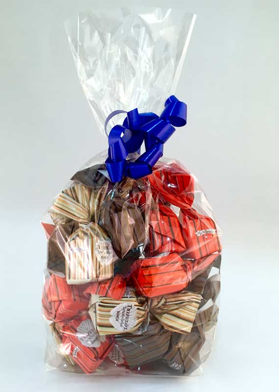 Truffle pralines from Tartuflanghe Tartufo Dolce di Alba a 7g, 9x NERO black, 9x BIANCO white and 9x AMARETTO mixed with almonds in foil bags with ribbon - 190 g - foil pouch
