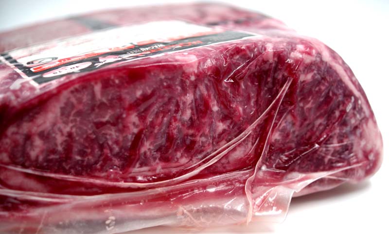 Roast beef from Wagyu from Chile, without chain BMS 6-7 halved, beef, meat / Agricola Mollendo SA - ca.2-3 kg - vacuum Roast beef from Wagyu from Chile, without chain BMS 6-7 halved, beef, meat / Agricola Mollendo SA - ca.2-3 kg - vacuum
