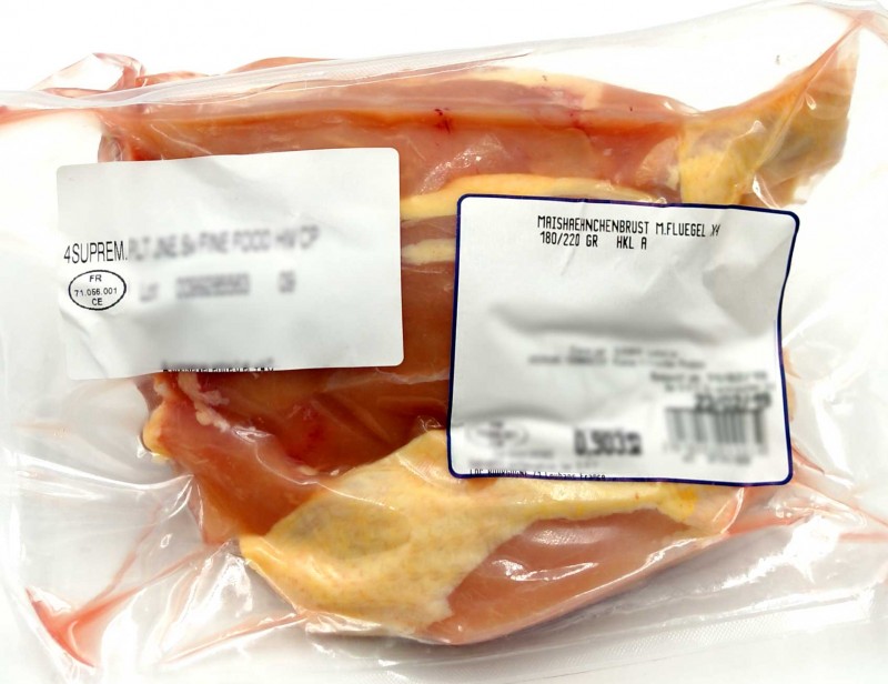 Corn chicken breast with skin and wings, bag a 4 pieces, poultry from France - about 800 gr - vacuum