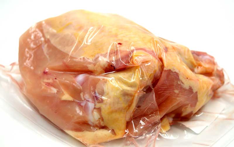 Corn chicken breast with skin and wings, bag a 4 pieces, poultry from France - about 800 gr - vacuum