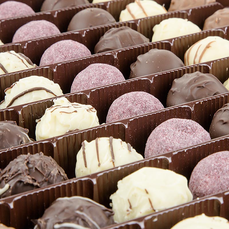 Truffle chocolates - mix, 7 types, three masters - 1 kg, approx. 77 pc - carton Truffle chocolates - mix, 7 types, three masters - 1 kg, approx. 77 pc - carton