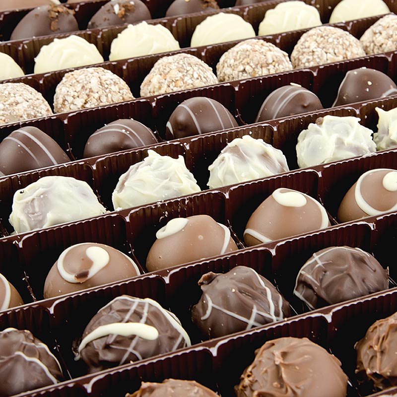 Truffles and chocolates - mix, in 11 varieties, three masters - 1 kg, approx. 77 pc - carton Truffles and chocolates - mix, in 11 varieties, three masters - 1 kg, approx. 77 pc - carton