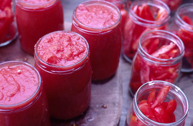 San Marzano, ganze, geschälte Tomaten der Sorte San Marzano due, Il pomodoro piu buono del Vesuvio und gelbe Tomaten, ganz & geschält, aus Kampanien / Italien 6 Dosen mit 8 % Preisvorteil - 3 x 400 g rote, 3 x 400g gelbe - Dose San Marzano, ganze, geschälte Tomaten der Sorte San Marzano due, Il pomodoro piu buono del Vesuvio und gelbe Tomaten, ganz & geschält, aus Kampanien / Italien 6 Dosen mit 8 % Preisvorteil - 3 x 400 g rote, 3 x 400g gelbe - Dose