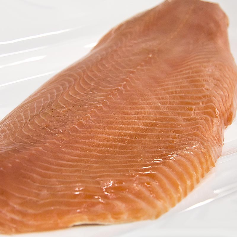 Salmon i tymosur skocez, nga ana e tere, i paprere - rreth 1.3 kg - vakum