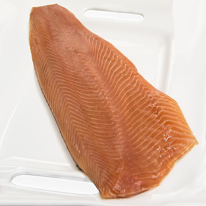 Salmon i tymosur skocez, nga ana e tere, i paprere - rreth 1.3 kg - vakum