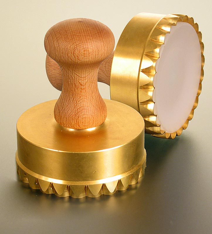 Ravioli skeri, tre / eir, kringlott medh rifnum brun, 90 mm - 1 stykki - Laust Ravioli skeri, tre / eir, kringlott medh rifnum brun, 90 mm - 1 stykki - Laust