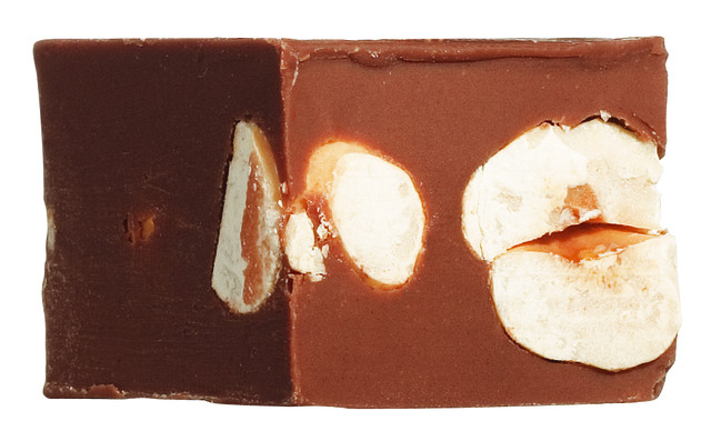 Torinesi alla nocciola, sfusi, praline gianduia com avelas inteiras, solto, caffarel - 2.500g - bolsa