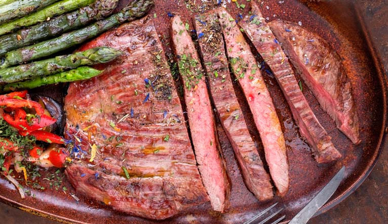 Filete de flanco de carne Wagyu de Chile, BMS 6-12, carne de res / Agricola Mollendo SA - aproximadamente 1 kilo - vacio