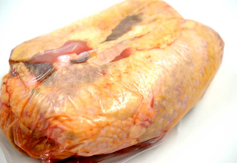 Dada unggas Guinea dengan sayap 4 buah, unggas dari Perancis - sekitar 700 gram - kekosongan Dada unggas Guinea dengan sayap 4 buah, unggas dari Perancis - sekitar 700 gram - kekosongan