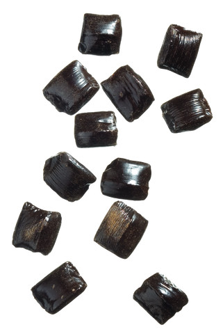 Liquirizia mista, 4 kulonbozo doboz, vegyes edesgyoker pasztilla, vitrin, Amarelli - 12x40g - kijelzo