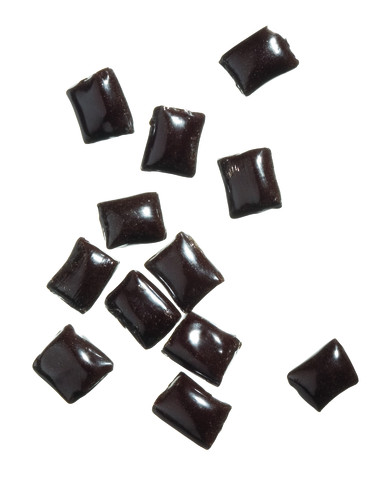 Liquirizia lattina rossa, cista v malych kuskoch, pastilky zo sladkeho drievka, cervena plechovka, Amarelli - 12 x 40 g - displej