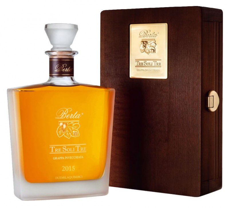 TreSoliTre, Grappa di Nebbiolo invecchiata, Grappa Riserva dari ampas Nebbiolo dalam kotak kayu, Berta - 0,7L - Botol TreSoliTre, Grappa di Nebbiolo invecchiata, Grappa Riserva dari ampas Nebbiolo dalam kotak kayu, Berta - 0,7L - Botol