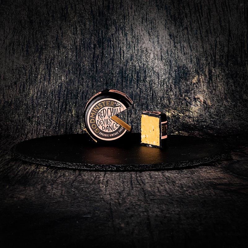 Red Chili Devils Dance - mausteinen cheddar-kovajuusto, Godminster, luomu - 200 grammaa - Paperi