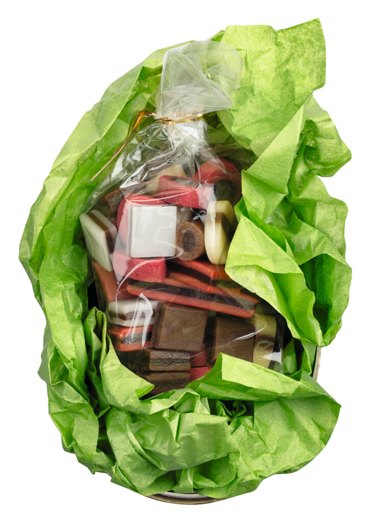 OEuf de Paques, melange de confiserie a la reglisse dans un oeuf de Paques, usine de confiserie Hattesens - 175 g - Morceau